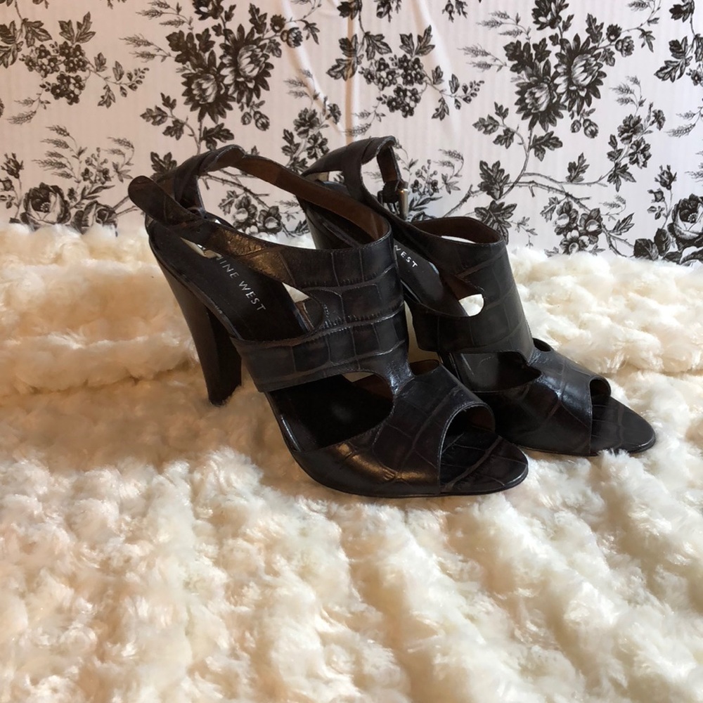 Nine West Dark Brown Leather heel